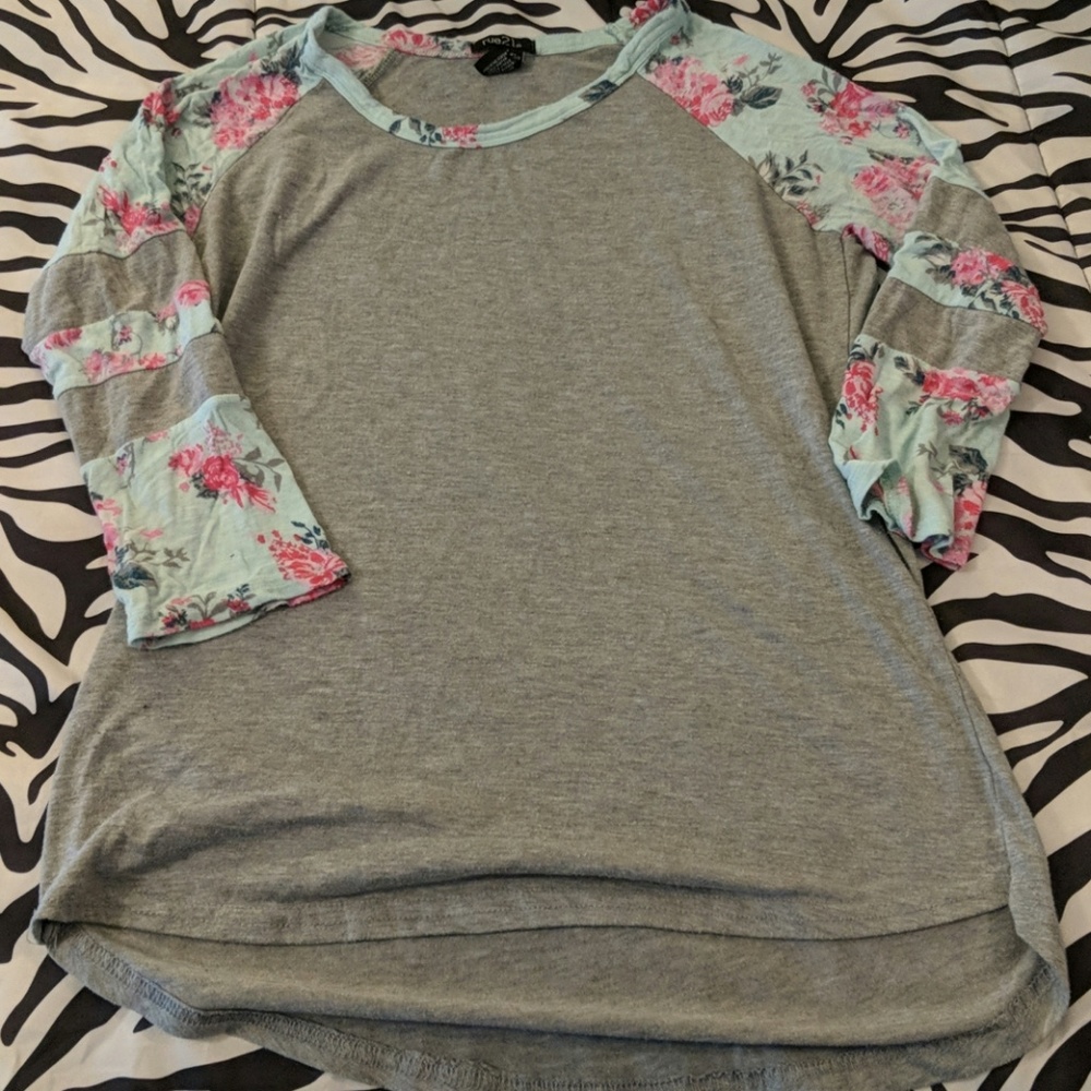 3/4 length sleeve t-shirt